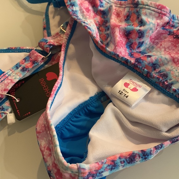 Bikini - Picture 7 of 7